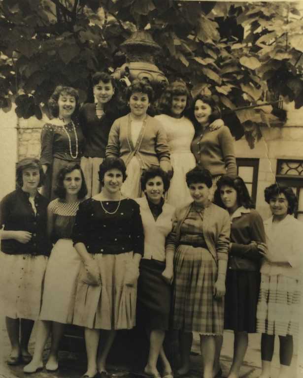 Alumnas do taller de costura Hermanas Teso Covas