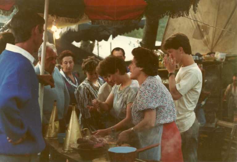 PO CEC 0025 Mulleres da pulperia Fidel na feira